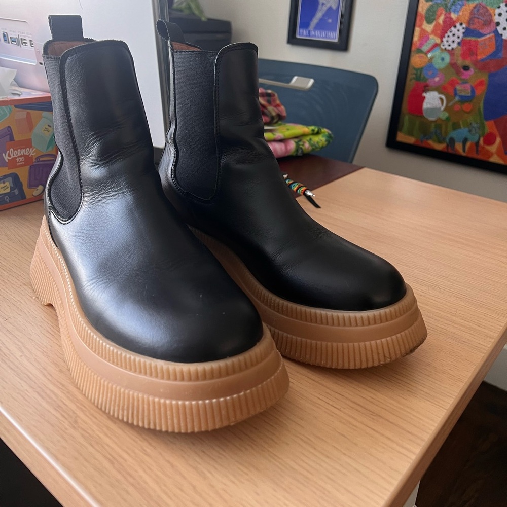 GANNI Women's Black Leather Chelsea Boots Size 9 - lug sole